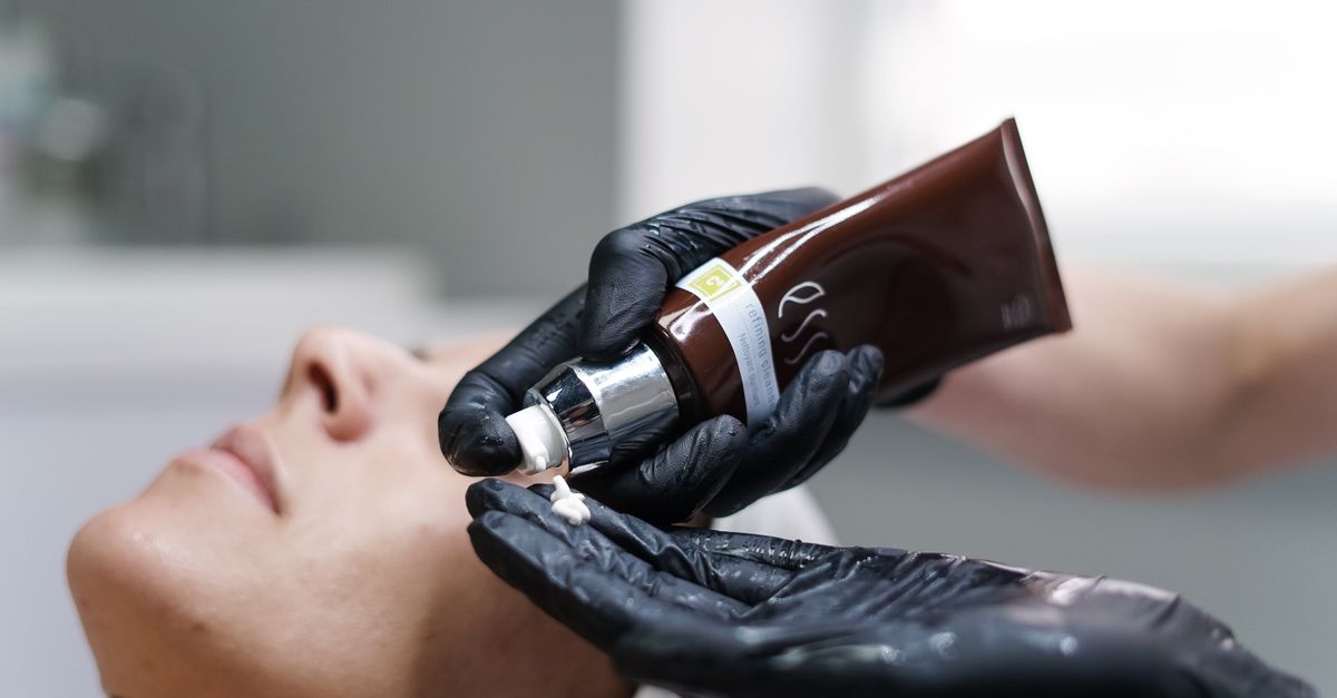 Tips for Layering Skincare Products for Optimal Acne Control